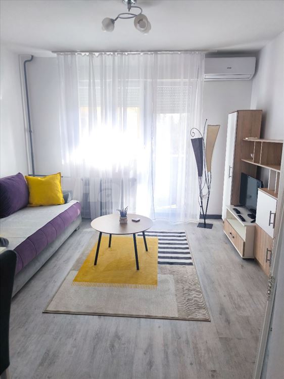 Novi Beograd-Fontana, renoviran,terasa,svetao — 12