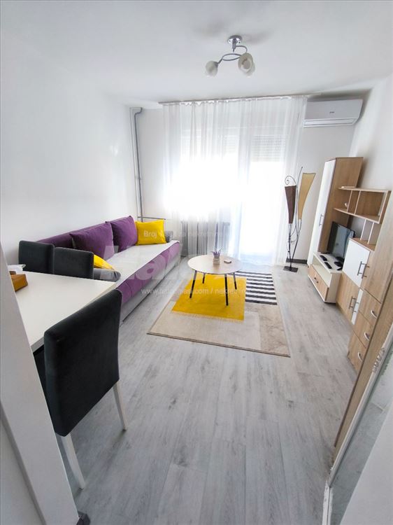 Novi Beograd-Fontana, renoviran,terasa,svetao — 13