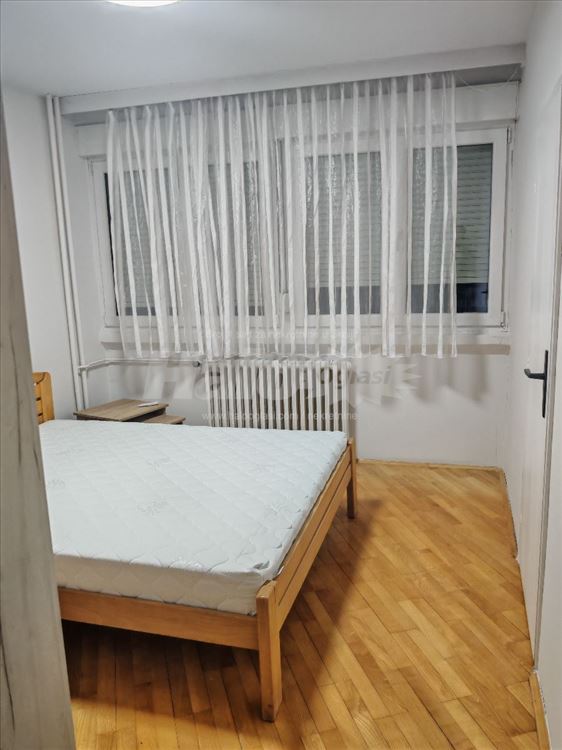 Novi Beograd , Hotel Jugoslavija 80m2, Blok 11c — 15