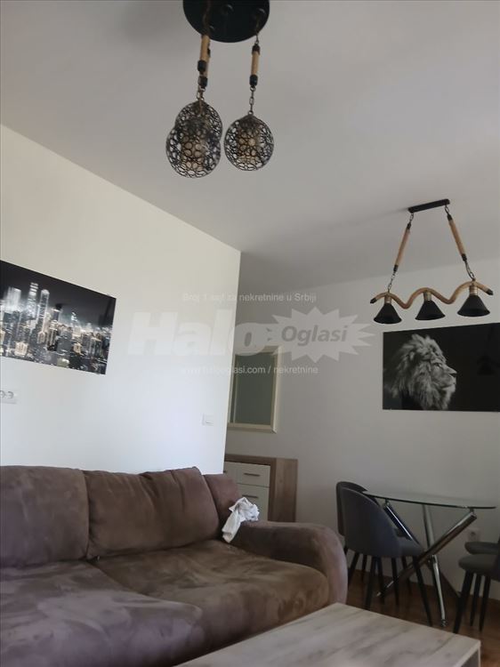 Novi Beograd početak Ledina jednoiposoban stan 43m — 2