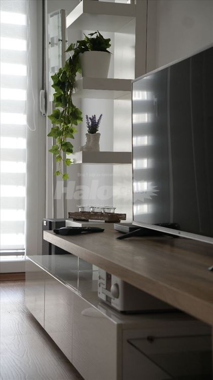 Novi Beograd,bl.61, svetao sa terasom 30m2 — 4