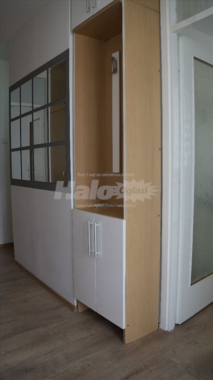 Novi Beograd,bl.61, svetao sa terasom 30m2 — 11