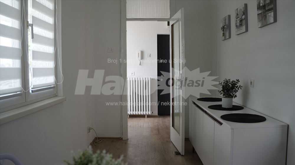 Novi Beograd,bl.61, svetao sa terasom 30m2 — 14