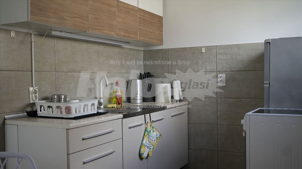 Novi Beograd,bl.61, svetao sa terasom 30m2 — 15