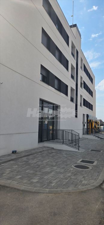 Novi blok ,,Ledine" -81m2+41m2  useljivo — 4
