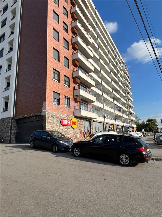 Novogradnja, prvi sprat 51kv Zvezdara Bulevar — 2