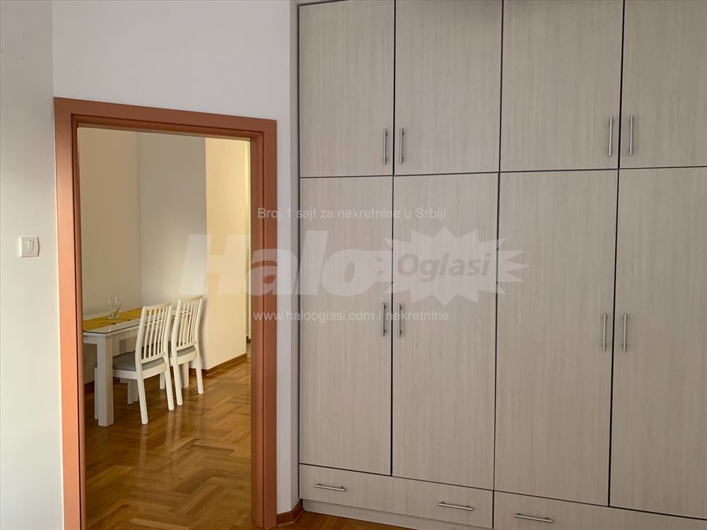 Novogradnja, sa garažnim mestom, preko puta ATŠ-a — 8