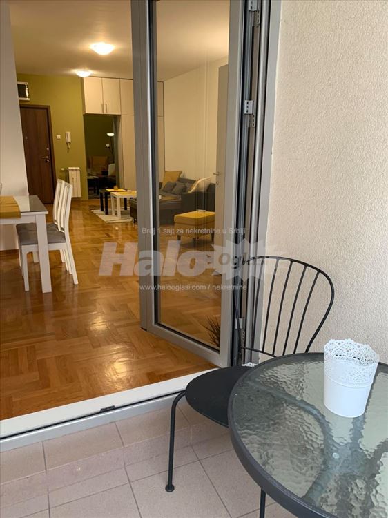 Novogradnja, sa garažnim mestom, preko puta ATŠ-a — 10