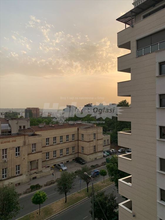 Novogradnja, sa garažnim mestom, preko puta ATŠ-a — 11