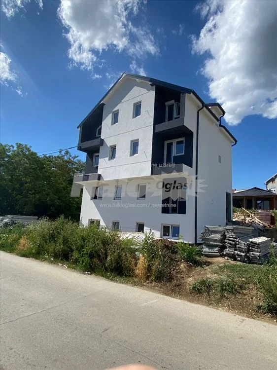 Novogradnja tri spavace sobe i 2 terase! — 2