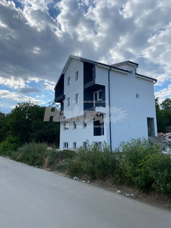 Novogradnja tri spavace sobe i 2 terase! — 3