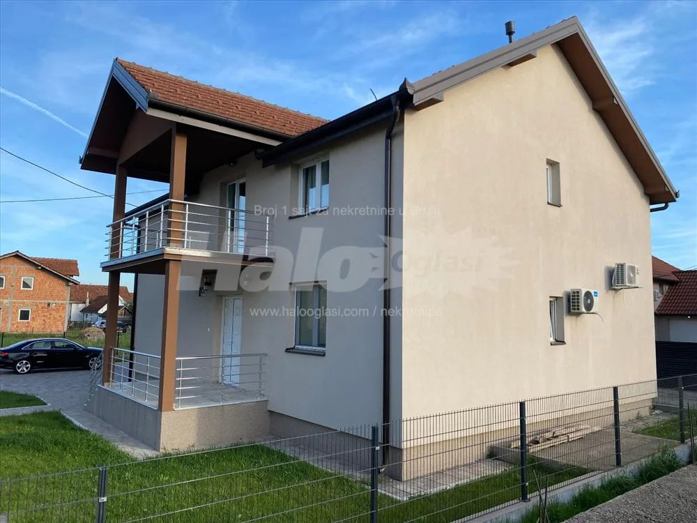 Novoopremljen dvosoban stan u Borči — 2