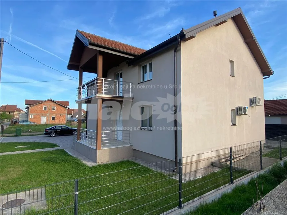 Novoopremljen dvosoban stan u Borči — 2