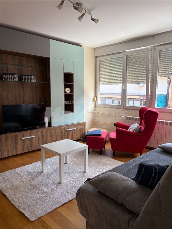Nušićeva, jednoiposoban stan, 32m² — 2