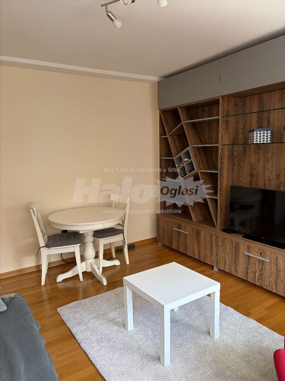 Nušićeva, jednoiposoban stan, 32m² — 3