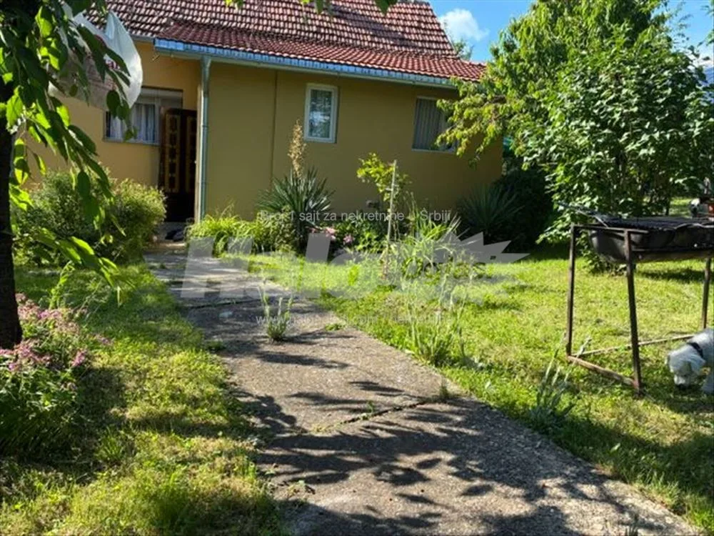 Oaza mira blizu Beograda: Kuća i 18 ari + suma — 9