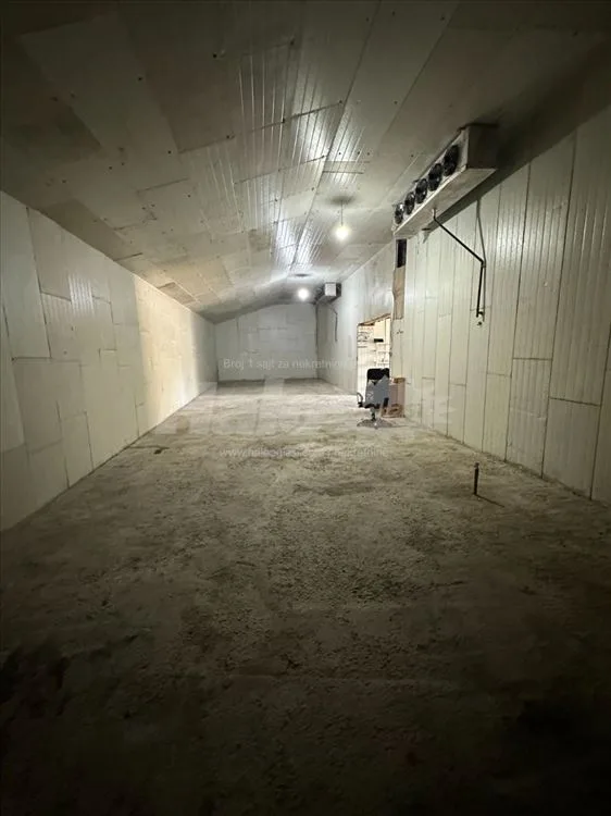 Oberenovac ,hala 250 veliki parking — 8