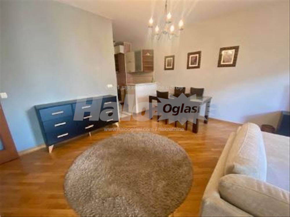 Odličan dvosoban stan — 12