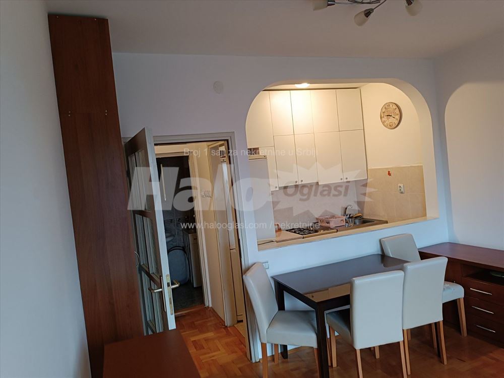 Odličan, jednoiposoban, superkomforan, sređen — 9