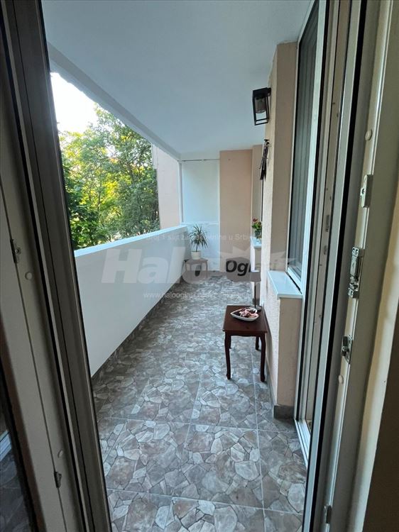Odličan, potpuno renoviran, dvosoban stan u Zemunu — 3
