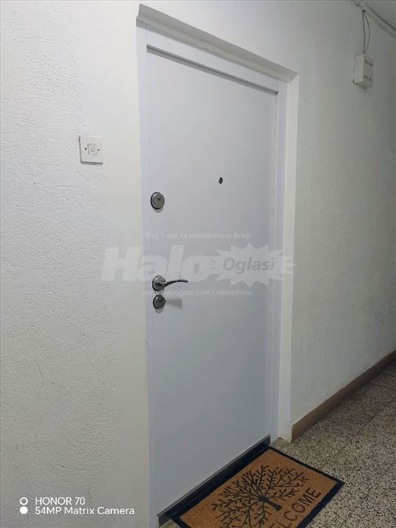 Odličan stan na dobroj lokaciji — 6