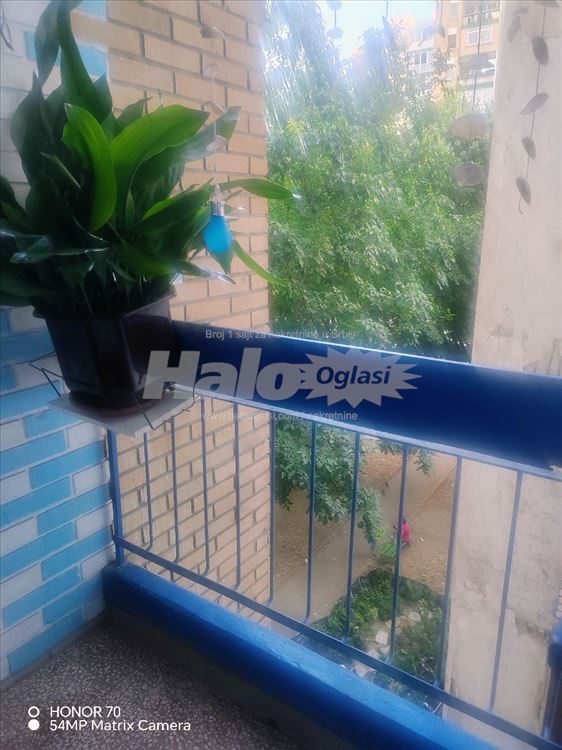 Odličan stan na dobroj lokaciji — 11