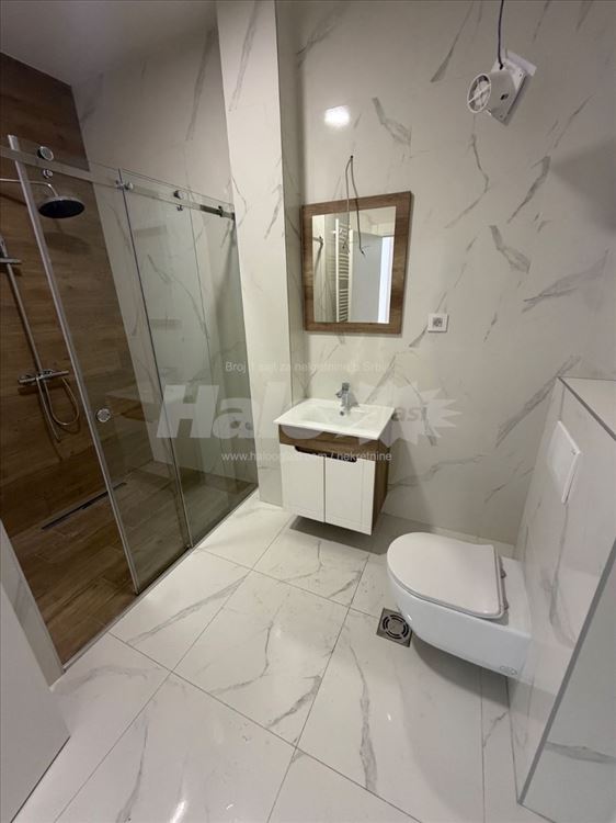 Odlican 1.5, neuseljavan, velika terasa 40m2 — 2