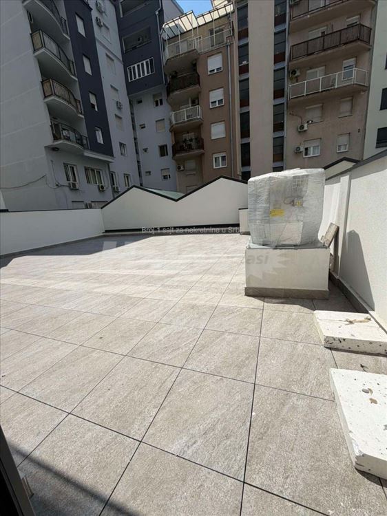 Odlican 1.5, neuseljavan, velika terasa 40m2 — 4