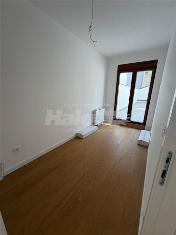 Odlican 1.5, neuseljavan, velika terasa 40m2 — 6