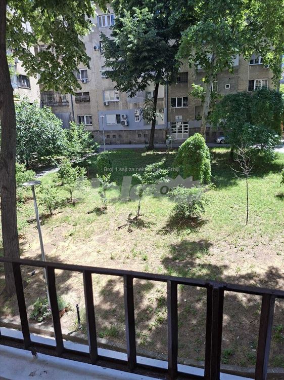 Odlican stan, odmah useljiv, na najboljoj lokaciji — 8