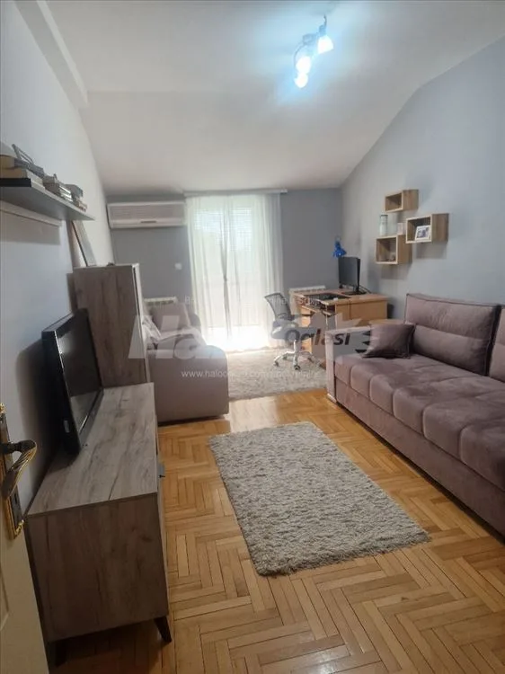 Odlican stan sa prelepim pogledom — 10