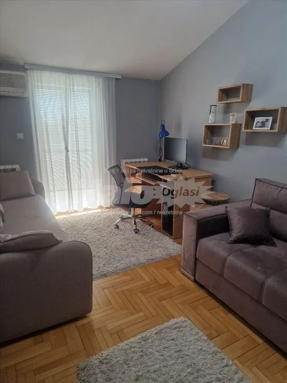 Odlican stan sa prelepim pogledom — 12
