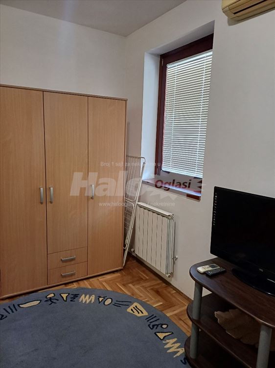 Odlicna namestena garsonjera, dobra lokacija — 3
