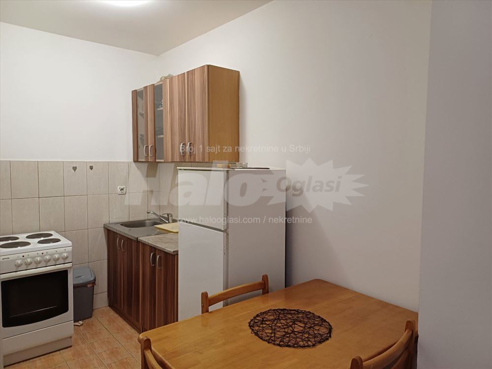 Odlicna namestena garsonjera, dobra lokacija — 4