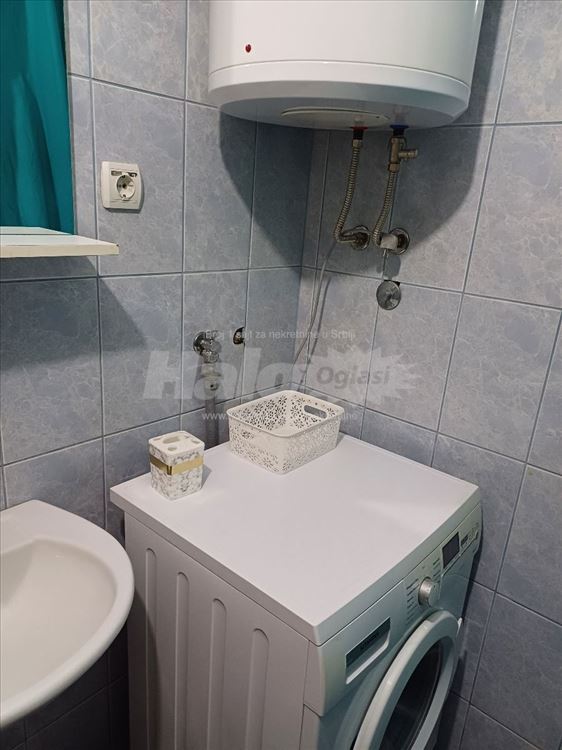Odlicna namestena garsonjera, dobra lokacija — 6
