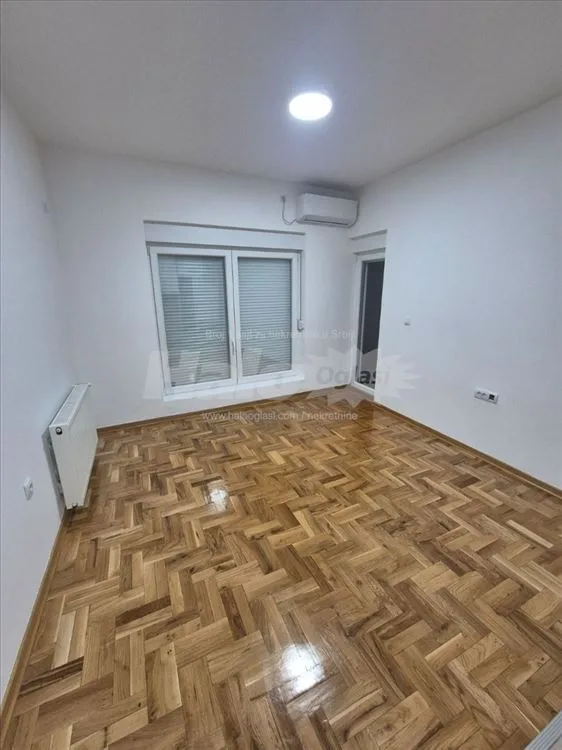 Odlična lokacija — 2