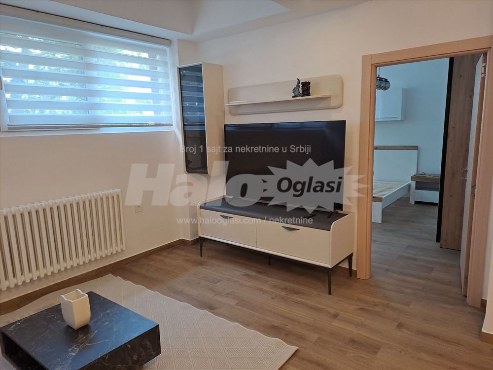 Odmah useljiv, kompletno renoviran trosoban stan 6 — 3
