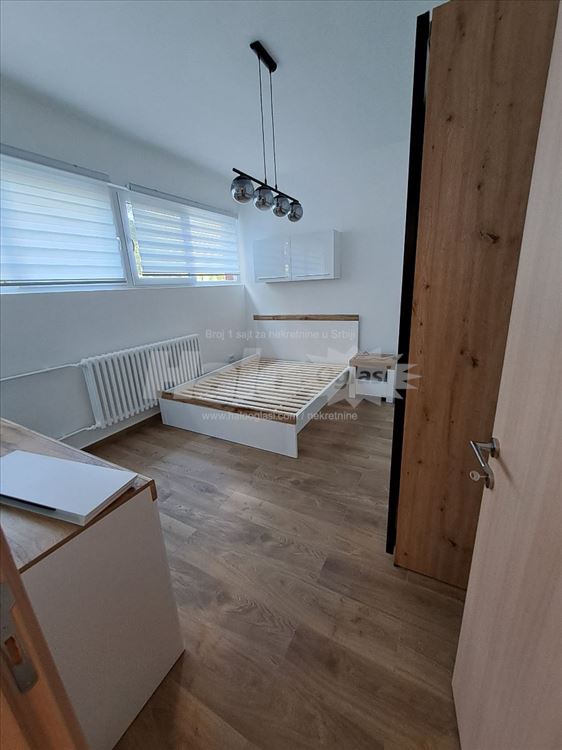 Odmah useljiv, kompletno renoviran trosoban stan 6 — 10