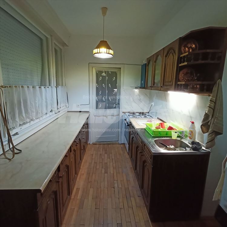 Odmah useljiv namešten stan 75m2 — 3