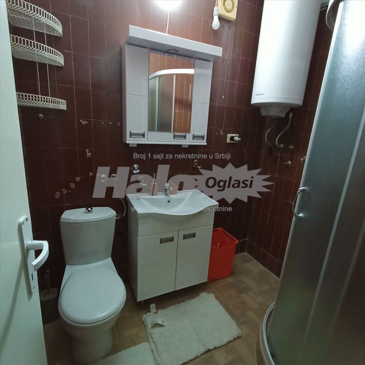 Odmah useljiv namešten stan 75m2 — 5