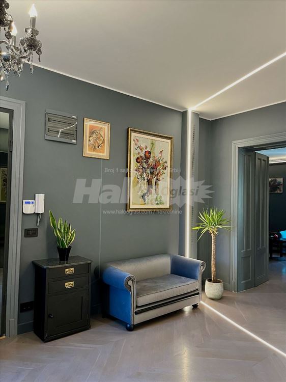 Old money aesthetic flat with a modern twist — 2