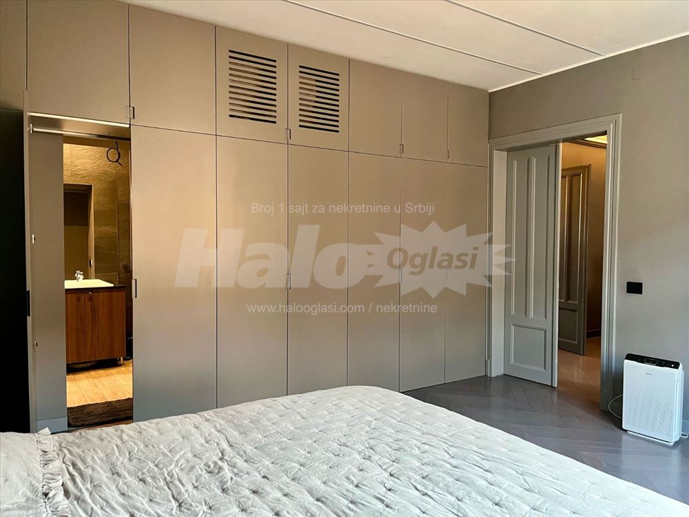 Old money aesthetic flat with a modern twist — 9