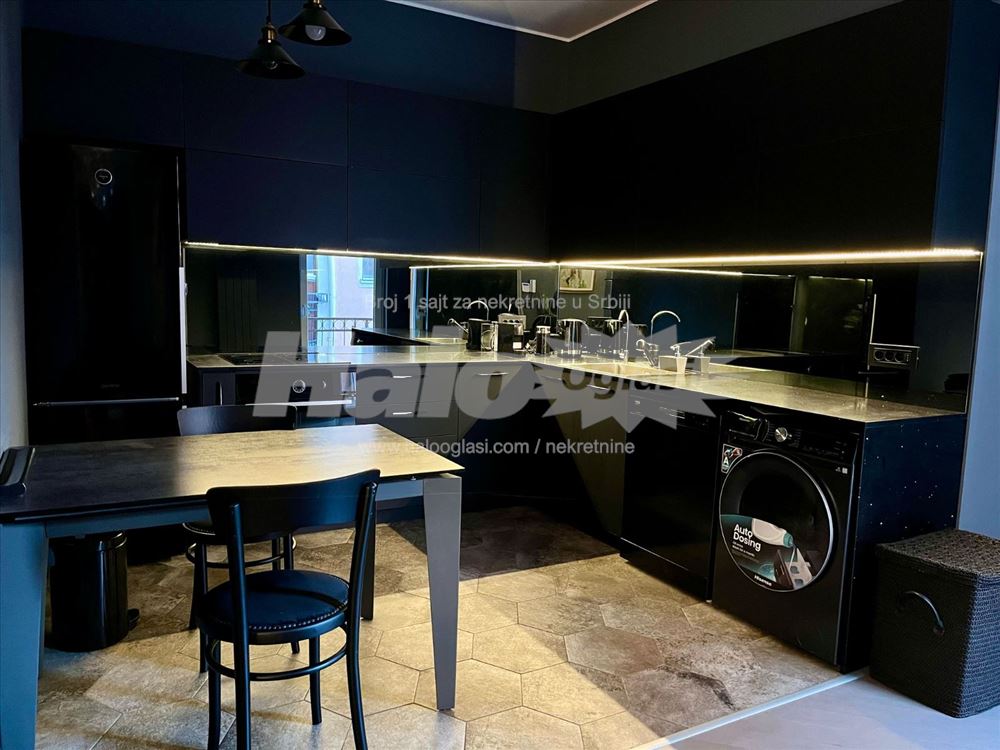 Old money aesthetic flat with a modern twist — 14
