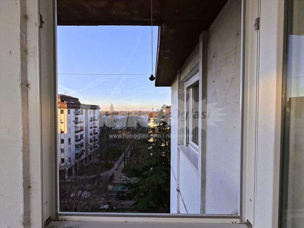 One-Bedroom Apartment with Danube River View — 13