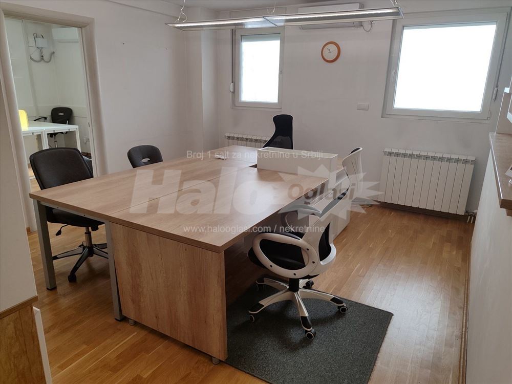 Opremljen kancelarijski prostor — 2