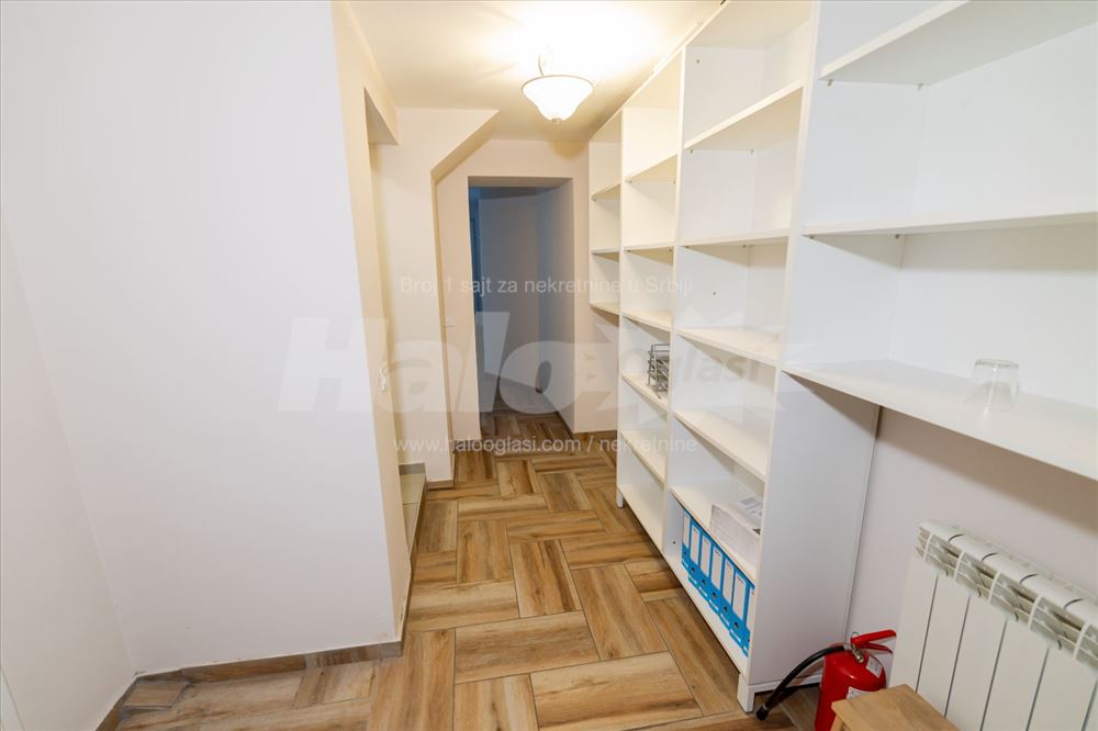 Opremljen kanc.prostor od 270 kv u centru izdajem — 7