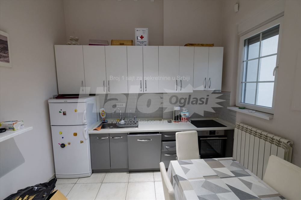 Opremljen kanc.prostor od 270 kv u centru izdajem — 12