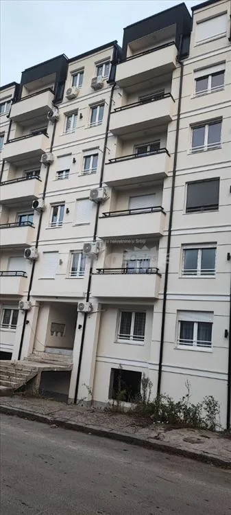 Opremljen nov stan u novoj zgradi — 6