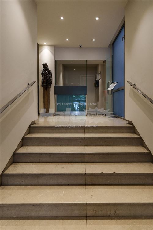 Opremljen prostor/Furnished office space — 9