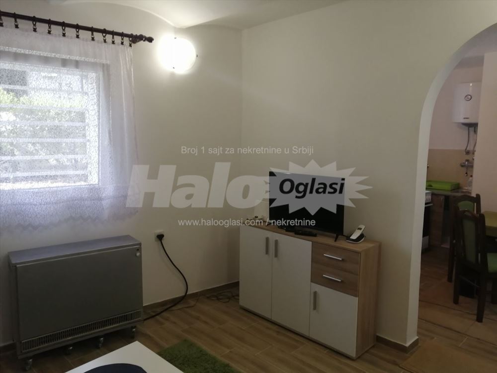 Opremljen stan blizu centra — 3